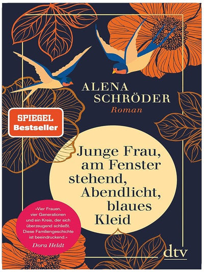 Junge Frau, am Fenster stehend, Abendlicht, blaues Kleid: Roman | »Eine berührende Jahrhundertgeschichte« BRIGITTE